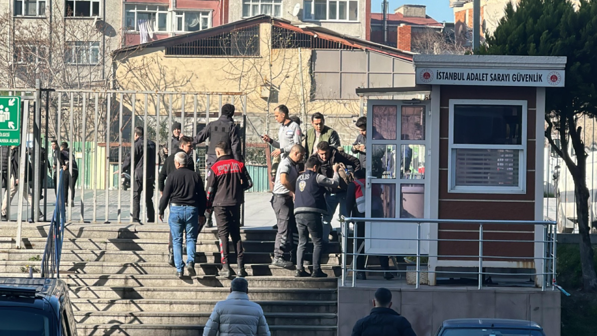 Çağlayan Adliyesi'nde polis noktasına saldırı